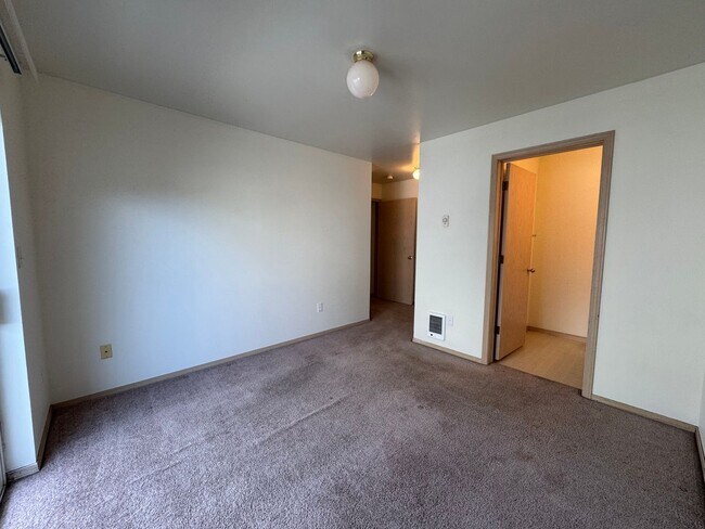 Building Photo - 1501 H St
