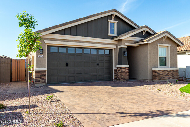 Building Photo - 34924 N Hawley Dr