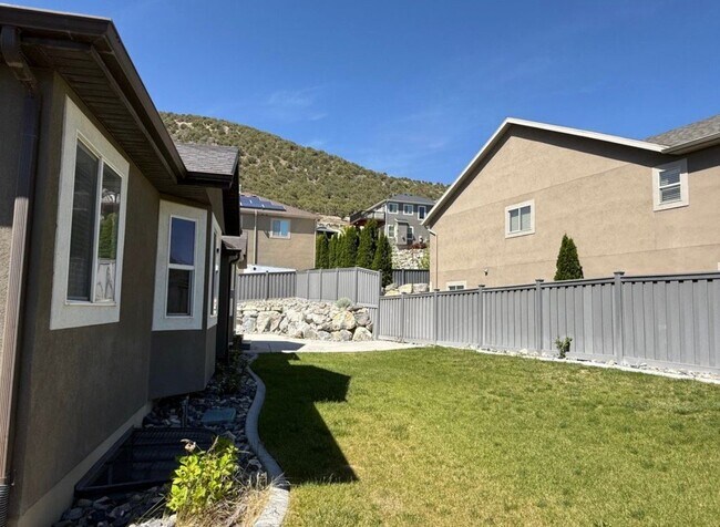 Building Photo - 7081 Hollow View Ct