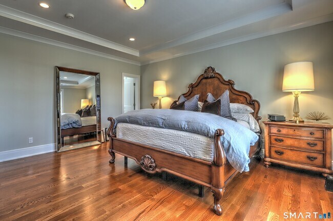 Building Photo - 30 Narrow St