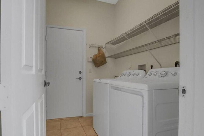 Building Photo - 6731 Southport Dr