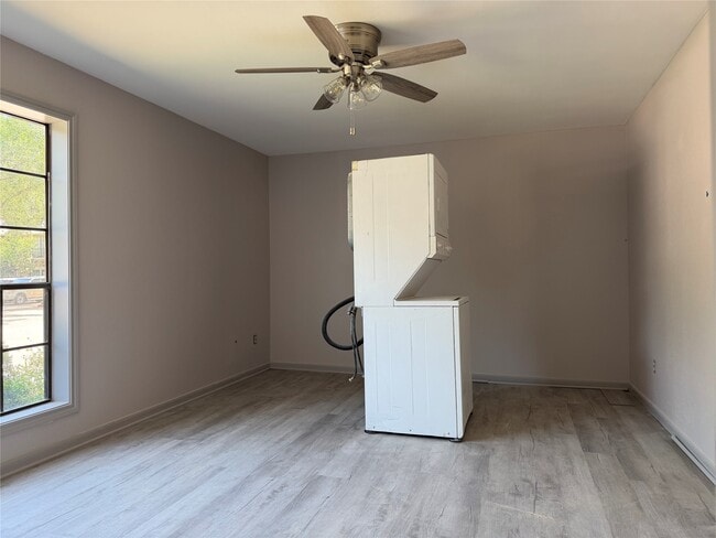 Building Photo - 1311 Antoine Dr