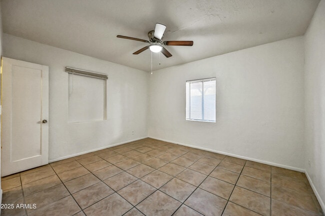 Building Photo - 526 S Mesa Dr