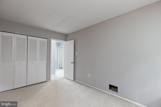 Building Photo - 1913 Encino Dr