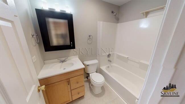 Building Photo - 240 Chippewa Court Unit B