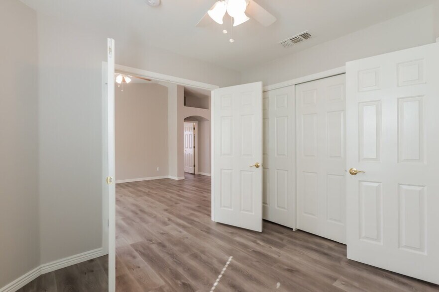 Building Photo - 7625 S Athel Tree Dr