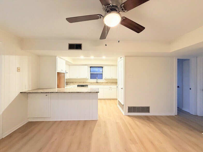 Building Photo - 174 Circle Dr