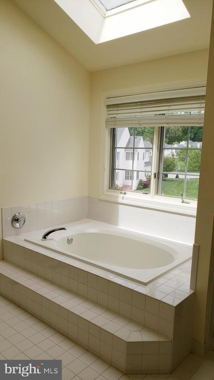 Building Photo - 14 Hayworth Cir