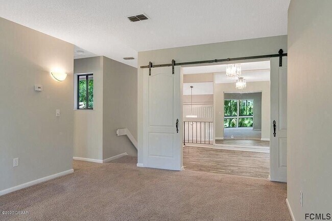 Building Photo - Stunning townhome on Palm Harbor Golf Course!