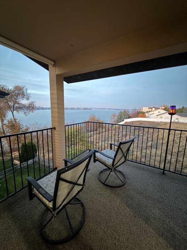 Building Photo - Sunset Shores - Condo For Rent