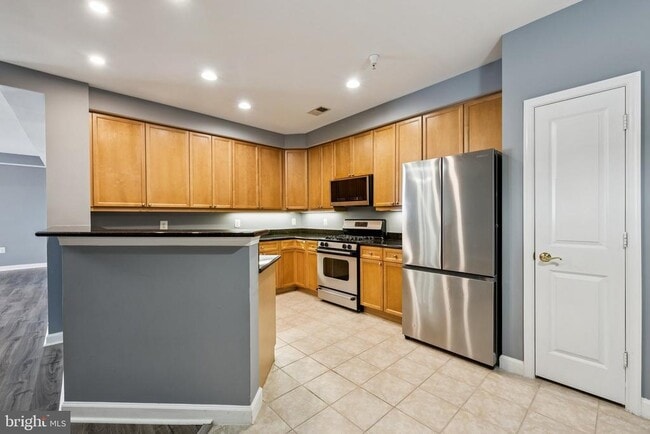 Building Photo - 440 Belmont Bay Dr