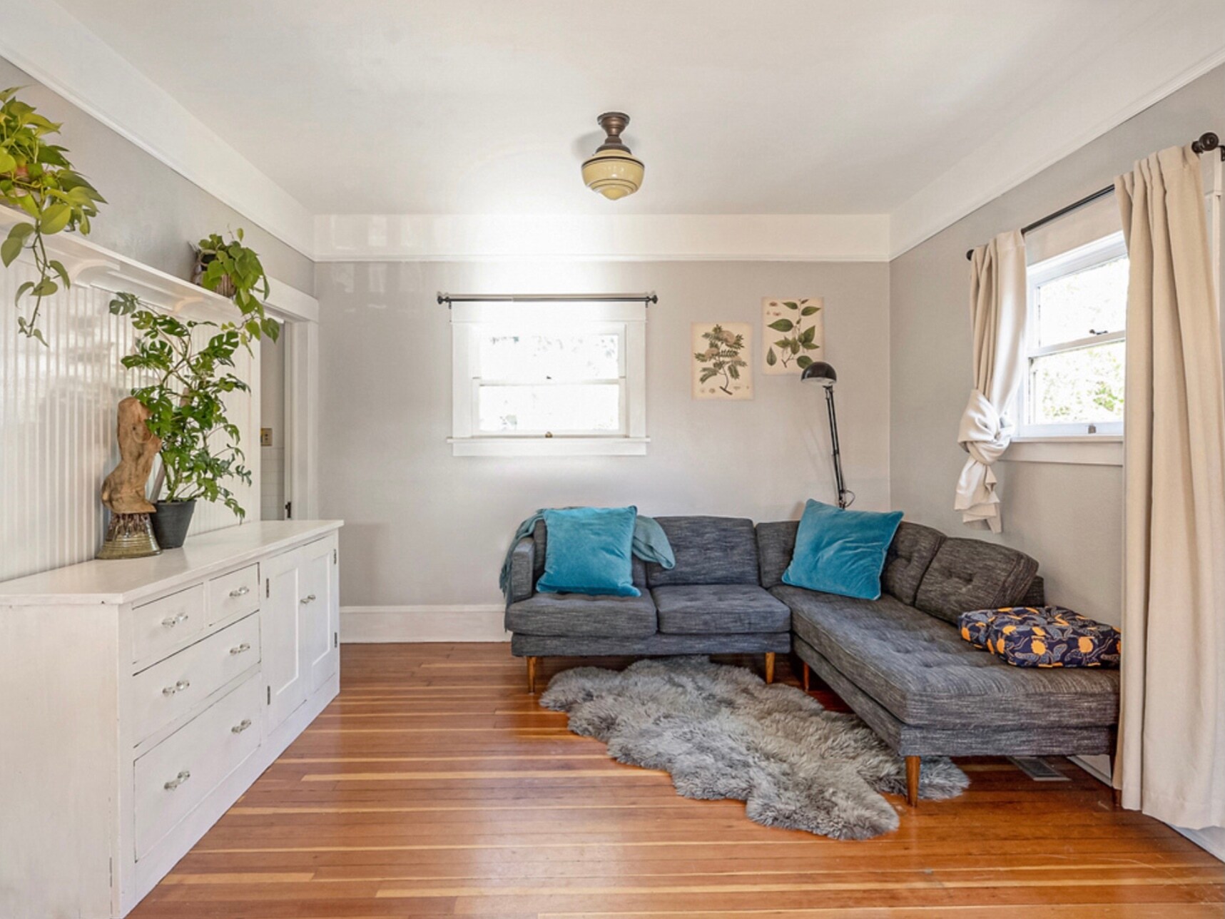 Large sun filled living space - 210 W 32nd St
