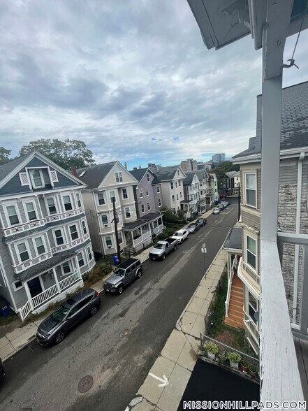Building Photo - 123-125-125 Hillside St