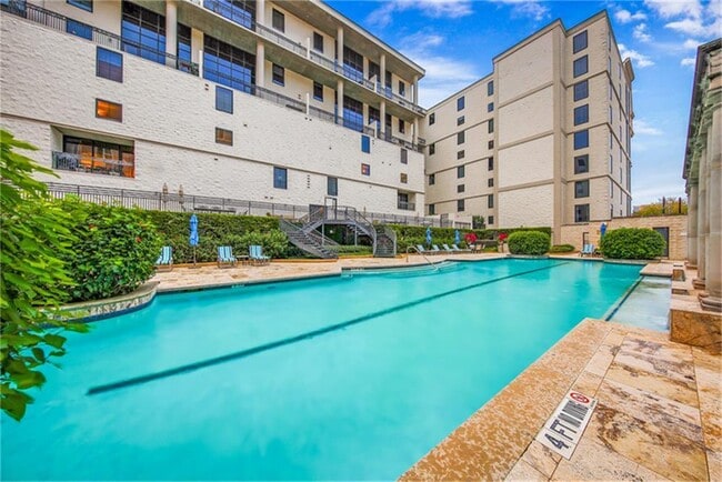 Building Photo - 1005 S Shepherd Dr