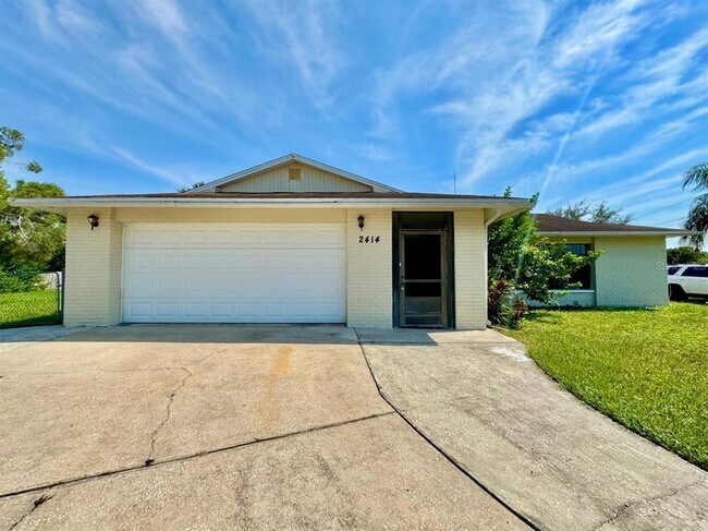 Building Photo - 2414 San Luis Rd