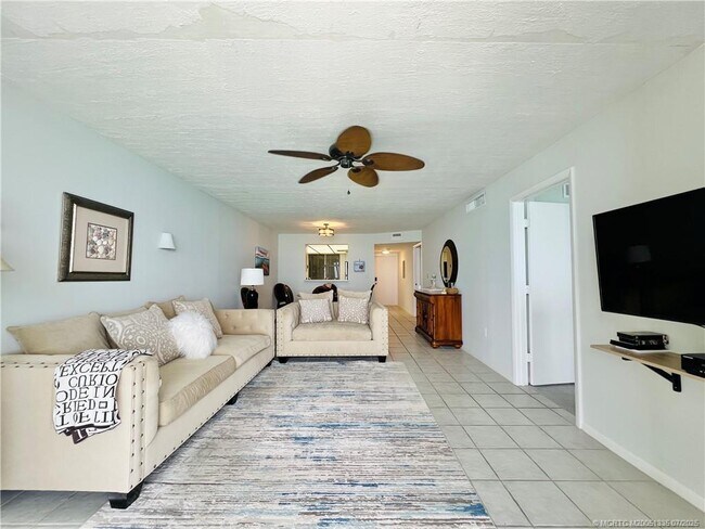 Building Photo - 10680 S Ocean Dr