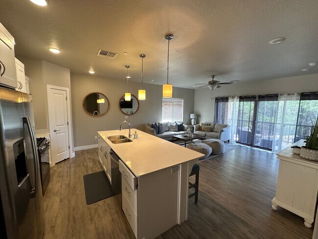 Building Photo - 1111 Gap Canyon Pkwy