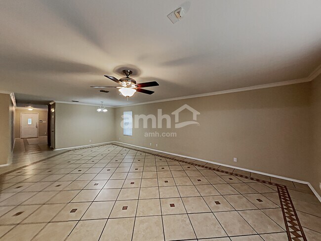 Building Photo - 7915 Maple Leaf