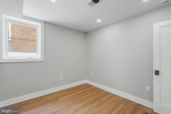 Building Photo - 1301 Somerset Pl NW