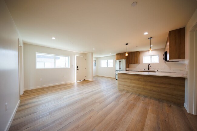 Building Photo - 5935 Comey Ave
