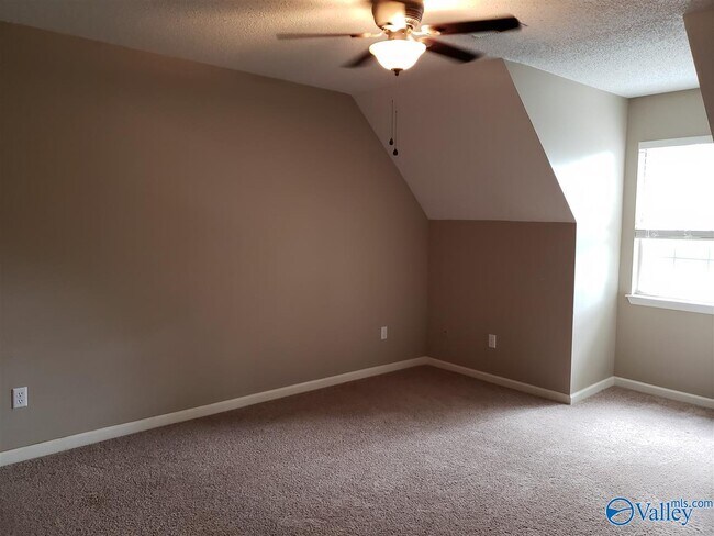 Building Photo - 110 SW Brushcreek Dr