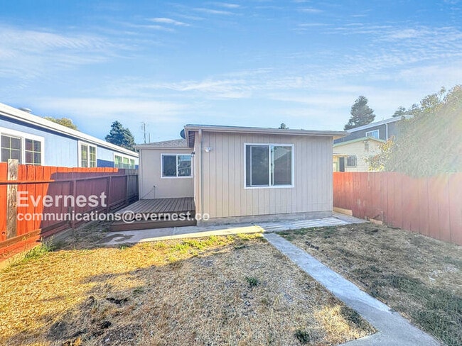 Building Photo - 1337 California Ave