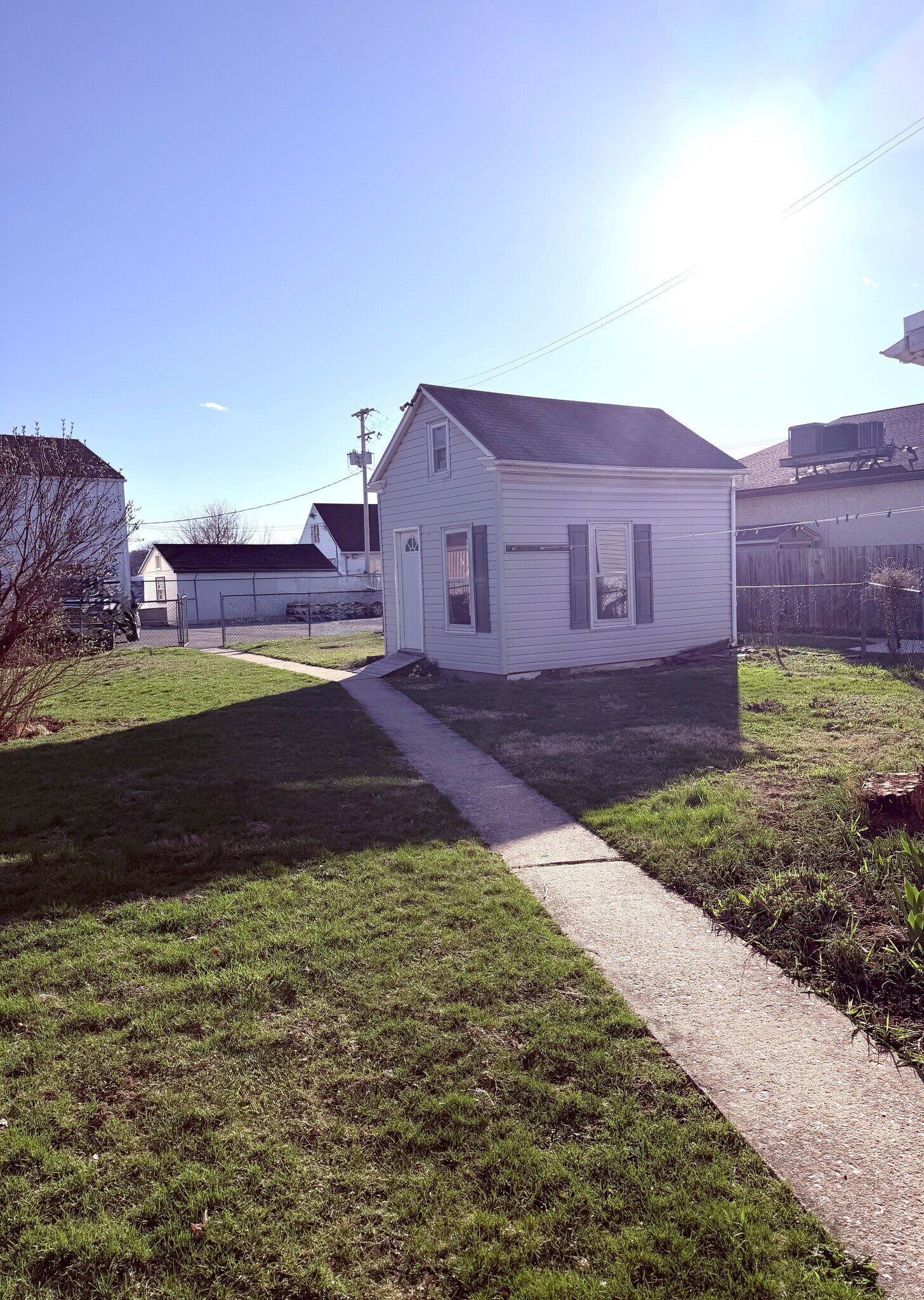 Building Photo - 1212 E Philadelphia Ave