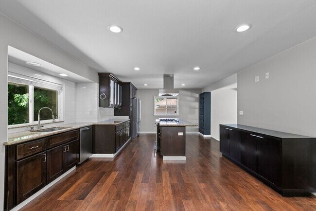 Building Photo - Air Conditioned Urban Retreat in Whispering Pines