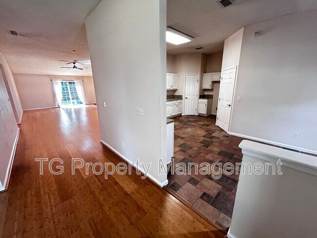 Building Photo - 1449 Blue Heron Ln N