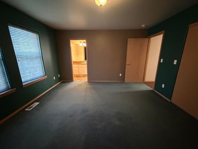 Building Photo - Now renting 3 bedroom House