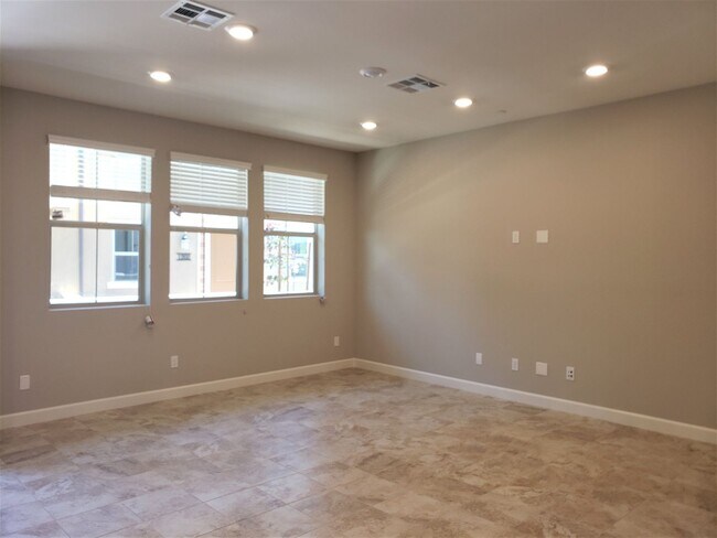 Building Photo - Stunning New Home for Rent in Vista