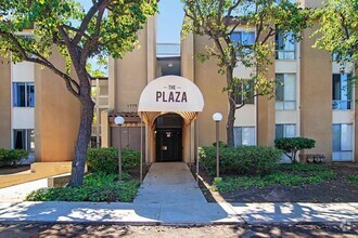 Building Photo - Beautiful North Pacific Beach 2BD/2BA cond...