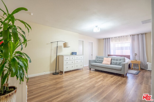 Building Photo - 14509 Ermita Ave