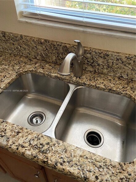 Building Photo - 12446 Emerald Creek Ct