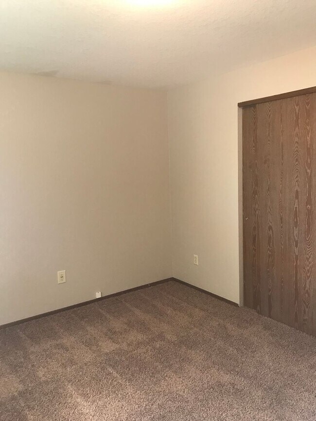 Building Photo - 804Frem