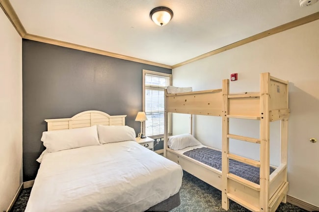 second bedroom - 418 Beachfront Dr