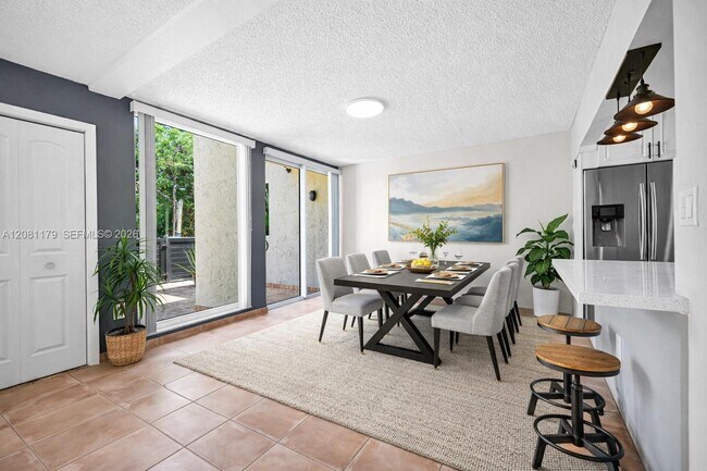 Building Photo - 9133 Fontainebleau Blvd