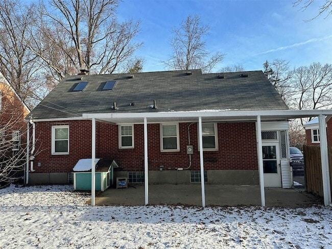 Building Photo - 332 E Esplanade Ave