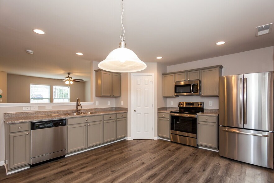 Building Photo - 7228 Cypress Ridge Dr
