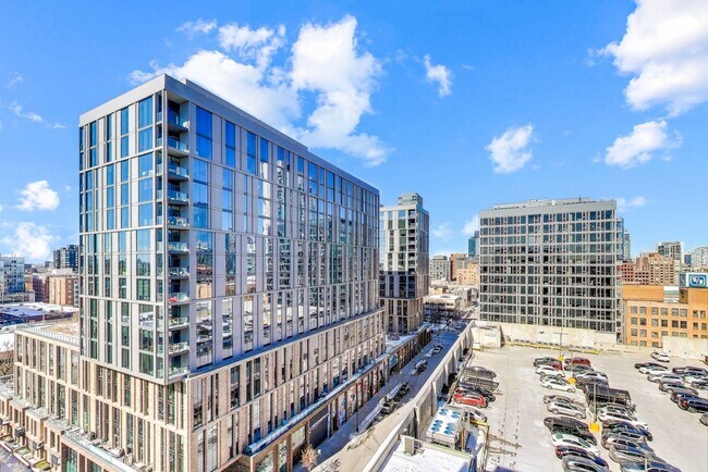 Building Photo - 123 S Green St