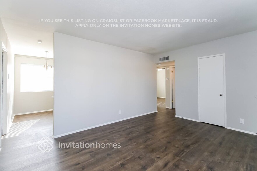 Building Photo - 1065 N Wedgewood Dr