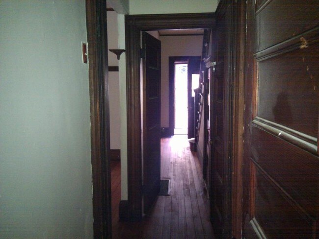 Building Photo - 6 Eleanor St
