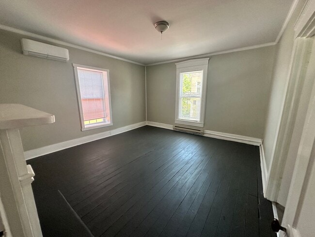 Building Photo - 114 W Main St