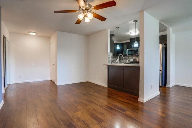 Interior Photo - 821 N. Austin Ave