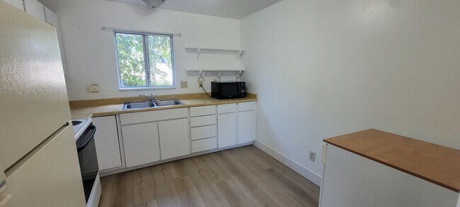 Building Photo - 2 Bedroom Unit in Provo! ENJOY $300 OFF YOUR FIRST MONTH'S RENT!
