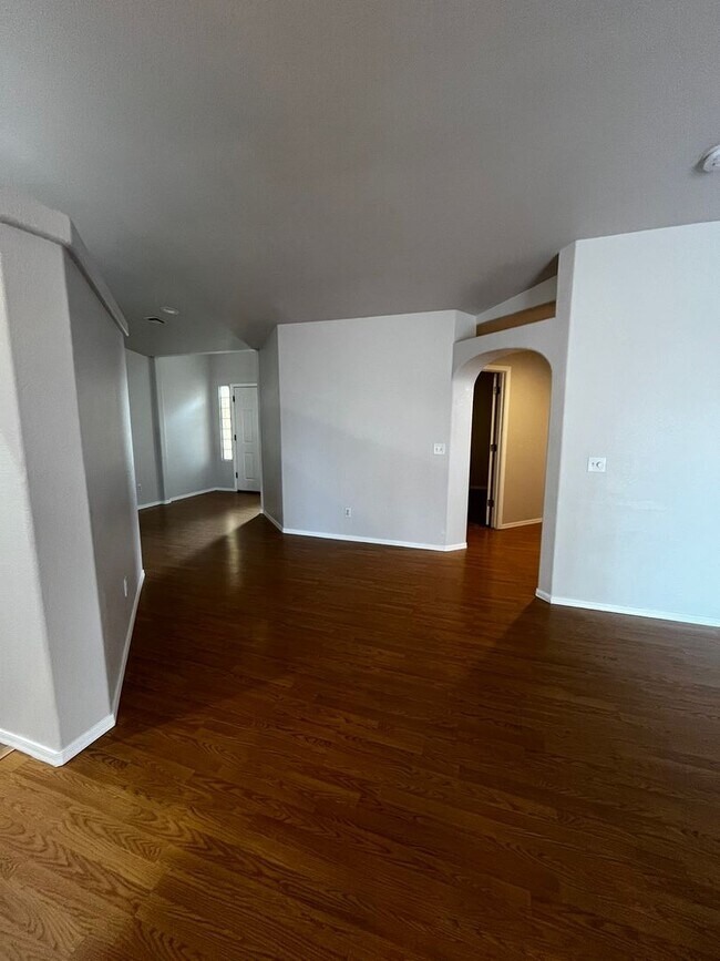 Building Photo - 3 Bedroom - 2 Bath - POOL HOME