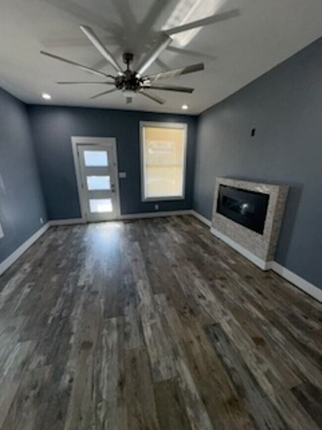 Building Photo - 708 Bayard Park Dr