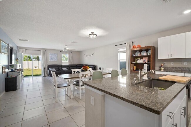 Building Photo - 5430 Blue Azure Dr