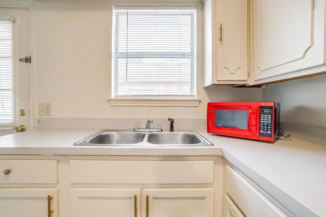 Building Photo - 2602 NW 21st St