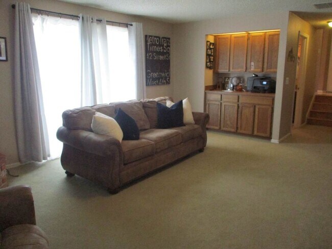 Building Photo - 3 Bedroom, 2.5 bathroom split level home in University Place
